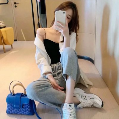 储物柜女孩